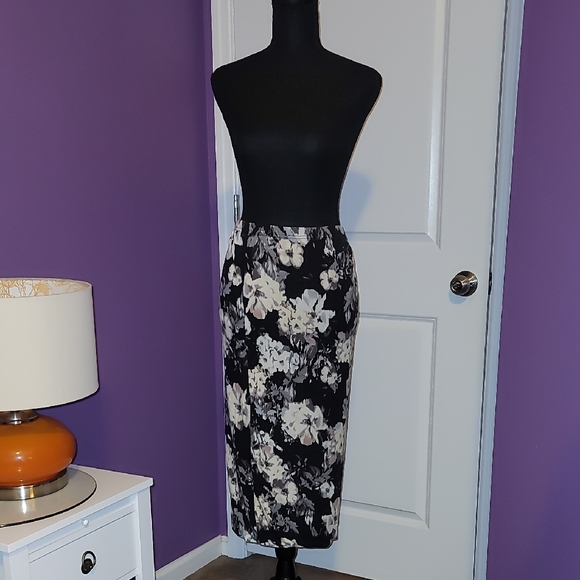 i jeans by Buffalo Dresses & Skirts - i jeans by Buffalo Black and White Floral Midi Skirt Sz: L